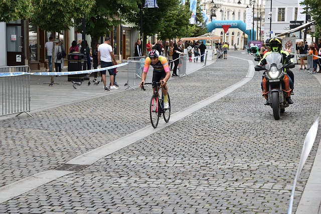 雅且非常自 雅且非常自